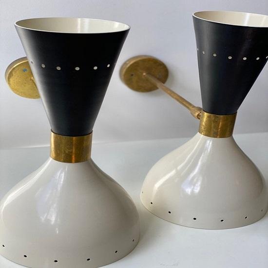 Ett par vägglampa Diabolo moderna italienska vägglampor i mässing Vackra vägglampor