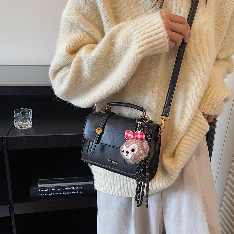 

Premium retro small bag women s 2025 new autumn versatile messenger bag fashion super hot portable small square bag no pendant чёрный