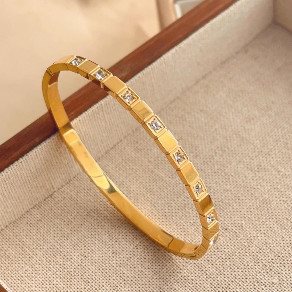 Luxusní dámský náramek z titanové oceli se zirkony a akcenty z bílé perleti