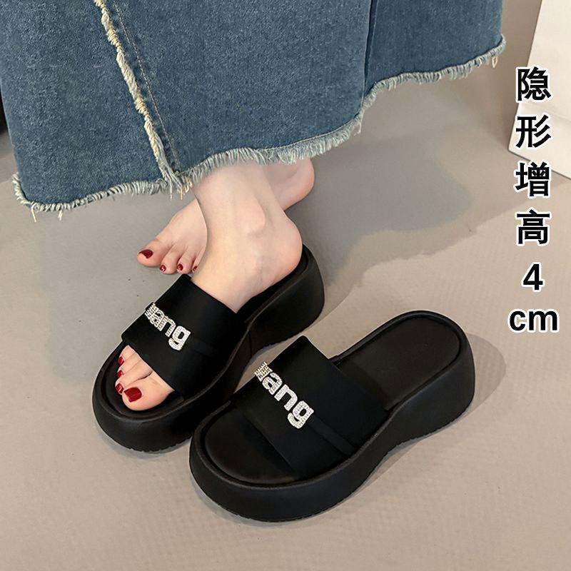 Muffin thick-soled heeled slippers for women's summer wear 2025 new models with skirts, beach small one-word cool slippers