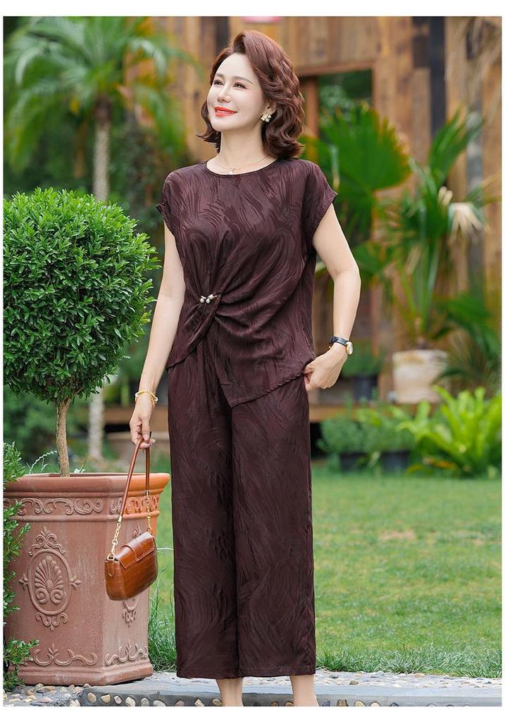 Elegant Summer Set: Stylish Short-Sleeved Top & Large Size Two-Piece for Middle-Aged & Elderly Moms - 2026 Collection