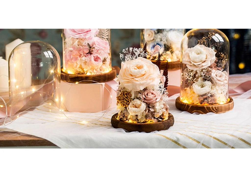 Věčná růže v prosklené kopuli - Perfektní dárek na Valentýna, výročí nebo narozeniny pro přítelkyni, kamarádku, přítele nebo manželku.