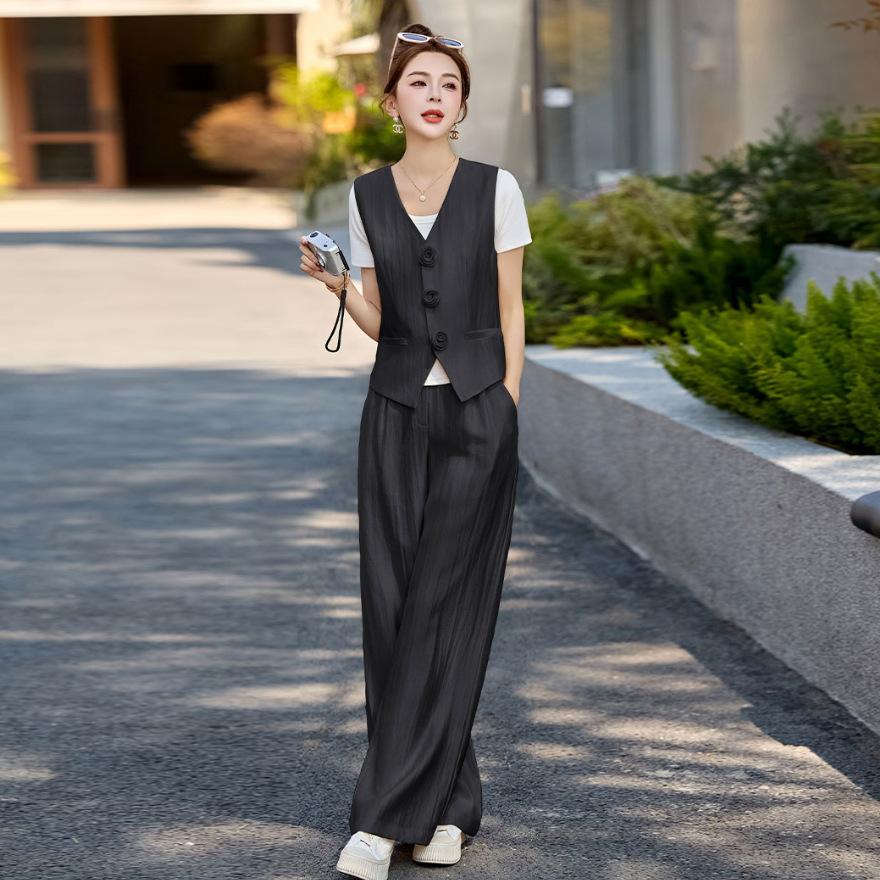 

Женский летний модный повседневный комплект из двух предметов: жилет без рукавов и брюки палаццо. Подчеркивает темперамент, омолаживает. L чёрный