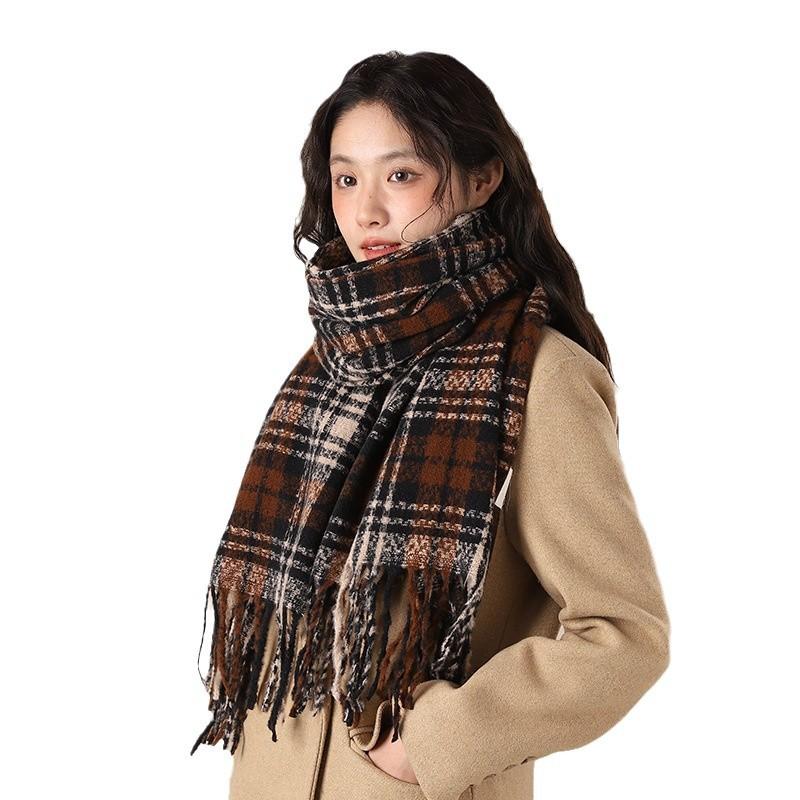 New Scarf Women's Autumn and Winter High-end Feeling Warm and Versatile Thickened Plaid Black and White Atmosphere Scarf