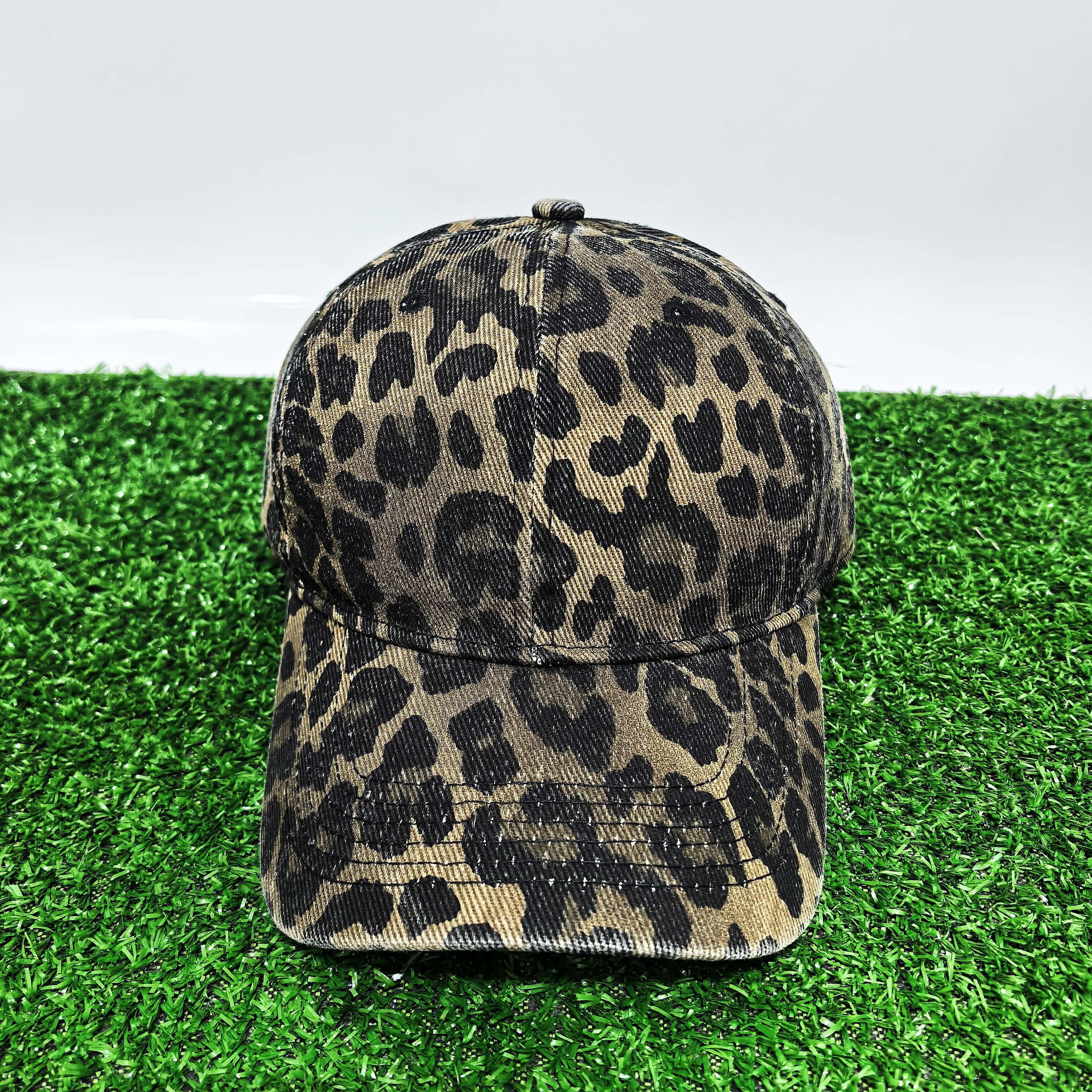 

Hot Sale Leopard Print Snapback Cap Unisex Fashion Animal Print Baseball Hat Adjustable Casual Dad Cap for All Seasons Adjustable