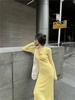 Rochie Tricotată Galbenă Stil Coreean Slim-Fit cu Mâneci Lungi - Rochie Lungă Casual de Toamnă pentru Femei, Cambrată în Talie, Muldând Șoldurile