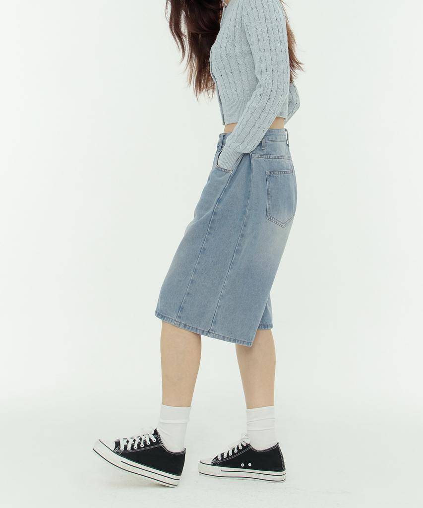 Jinmania Side Pintuck Wide Knee-Length Half Denim Pants Unisex (Light Wash)