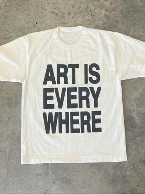 Art Is Everywhere T-shirt à imprimé graphique Lettres Doux Respirant Col Rond T-shirt Décontracté Été Streetwear Hauts à Imprimé Lettres Noires