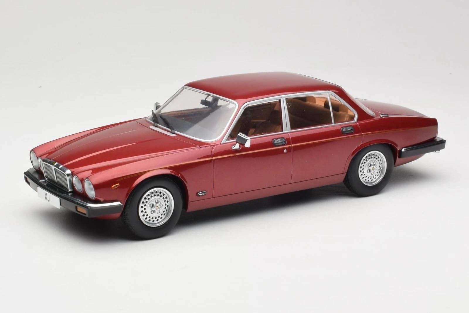 

MCG Jaguar Scale JAGUAR XJ 3 Series 1979 1/18 (Red Metallic) [Used]