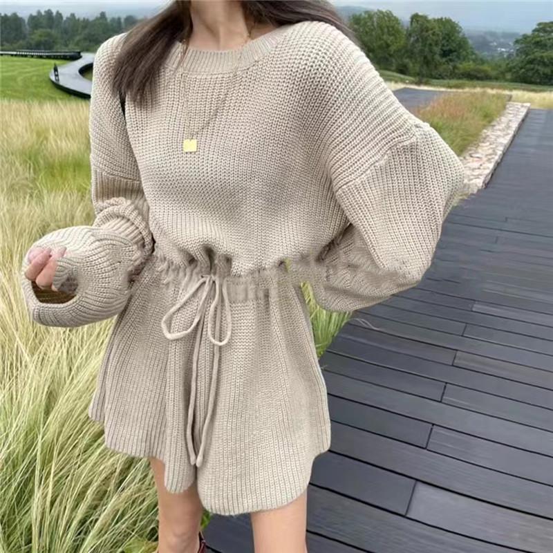 2026 Korea Autumn/Winter Retro Knit Jumpsuit: Round Neck, Lace-up Waist, Long Sleeve, Wide-leg Shorts.