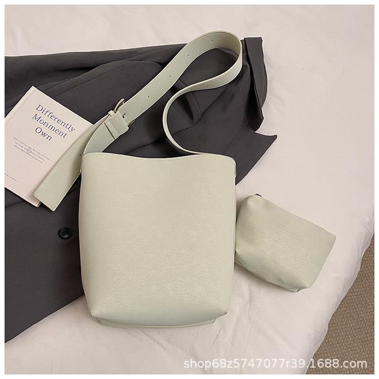 

High sense fashion design 2025 new large capacity shoulder bucket bag women s fashion versatile shoulder messenger bag белый
