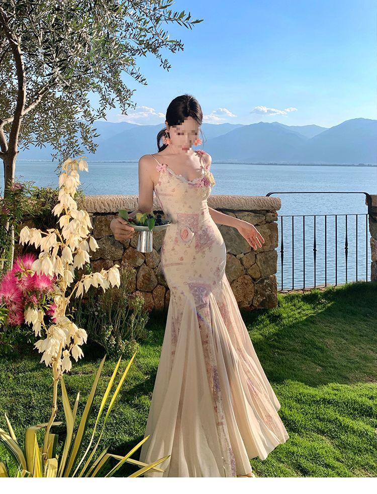 Abito Sirena a Rete Floreale 3D French Chic con Spalline - Vita Sagomata, Stile Estivo, Elegante e Sexy