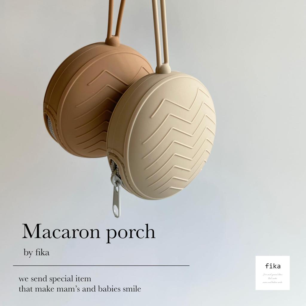 Fika pod dohledem učitelky ve školce a matky Macaron dudlík a kousátko mocha - se sídlem v Kobe - sáček, silikon, 9x9cm, pouzdro,