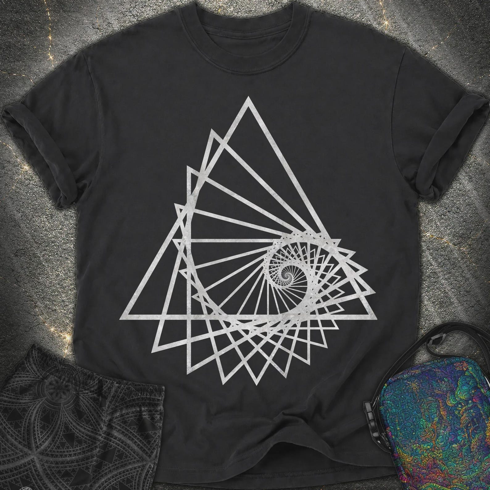 Spiralling Triangle Geometric Comfort T-Shirt M