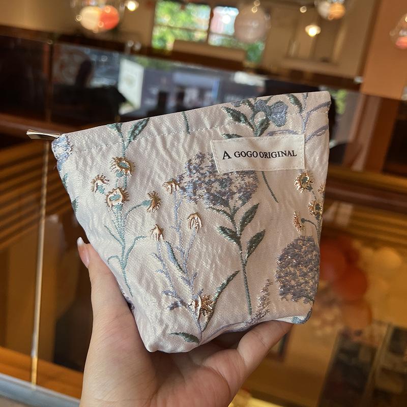 

Girls Cosmetic Bag Small Storage Bag Air Cushion Lipstick Pen Bag Canvas Zipper Bag Cosmetics Carry-on Toiletry Bag