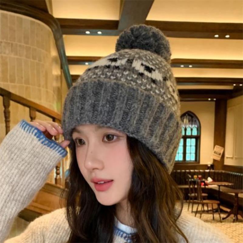 Fair Island Red Hat Women's Autumn and Winter Cute Wool Hat Showing a Small Face Warm Knitted Hat Ear Protector Cold Hat