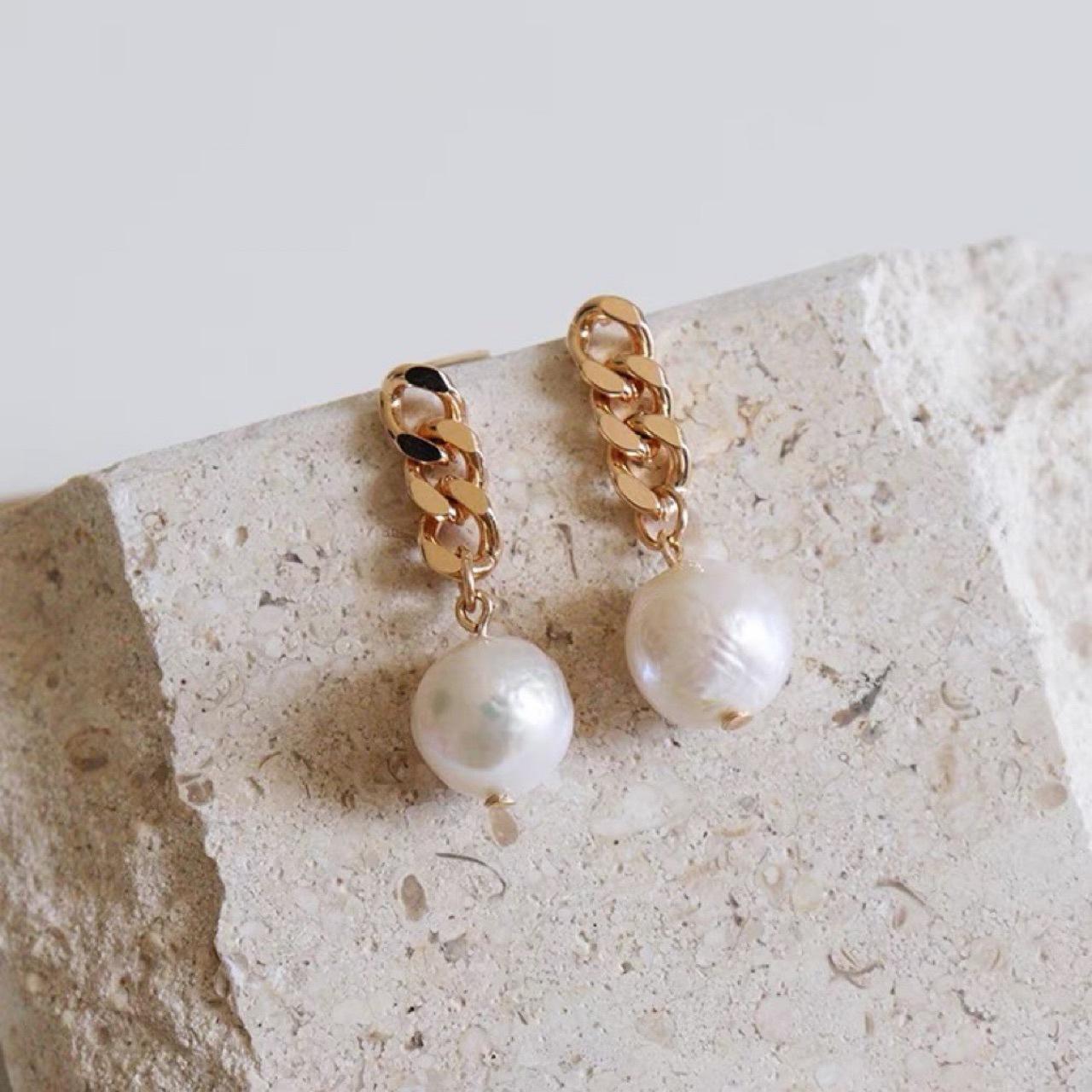 Natural Baroque Freshwater Pearl Stud Earrings Chain Earrings Niche Earrings Temperament Earclips Personalized Pleated Earrings Silver needle