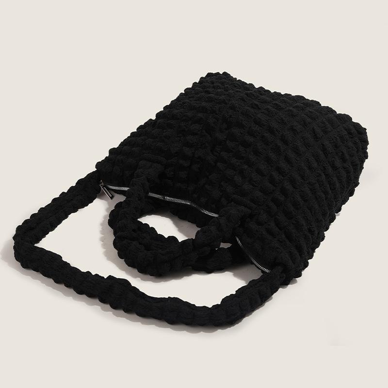 

Корейська версія плісированої милої хмарної сумки 2024 року, нова сумка-міхур для поїздок на роботу і на роботу і на роботу і на роботу, жіноча сумка-месенджер чорний