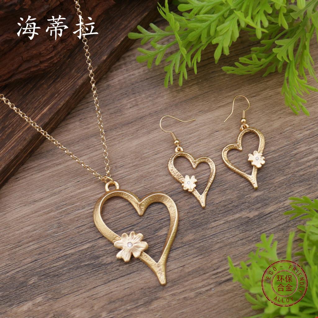 New matte hollow love earrings pendant set, women's simple high-end heart earrings necklace
