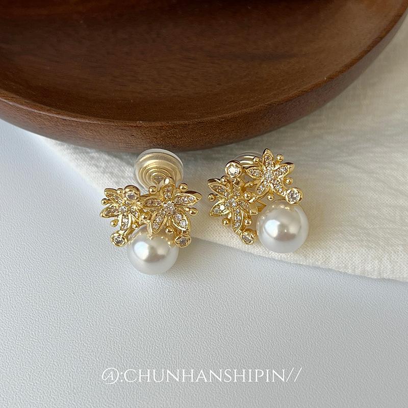 Flower earrings~ Japan and Korea flower pearl stud earrings copper inlaid zircon light luxury high-end ear clips without ear holes mosquito coil disc