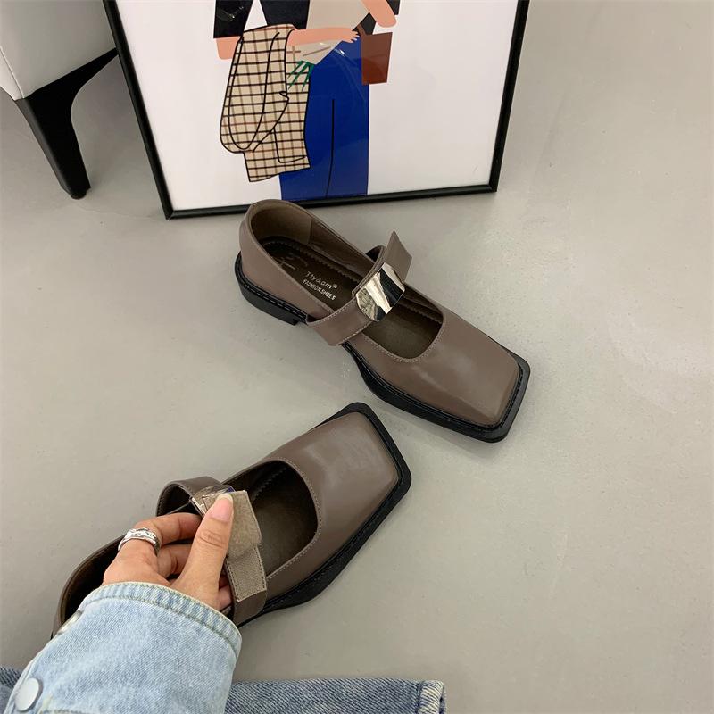 Французско-британский стиль Маленькие кожаные туфли Женские квадратные шапочки с пряжкой Весенняя и летняя одежда Туфли Мэри Джейн Одиночные туфли