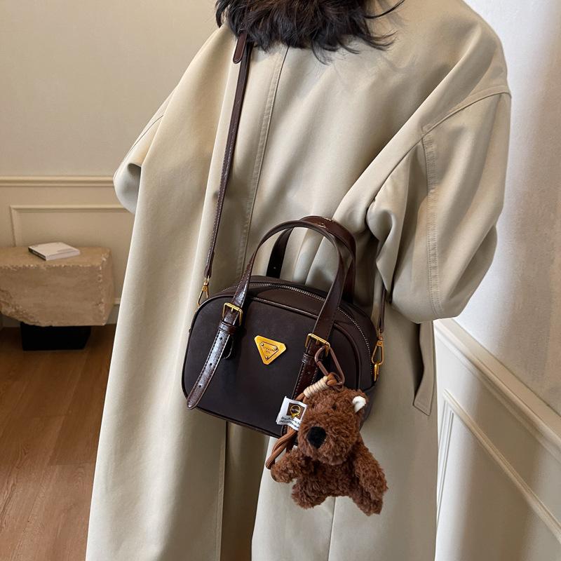 Retro handbag women's 2025 autumn and winter new contrasting color fashion bowling bag shoulder bag