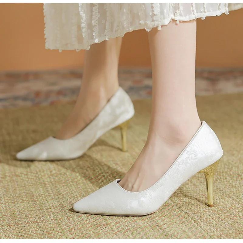 

Модные женские туфли на тонком каблуке, осенние, новые, с острым носком, с неглубоким носком, для свадебного банкета, в китайском стиле 34