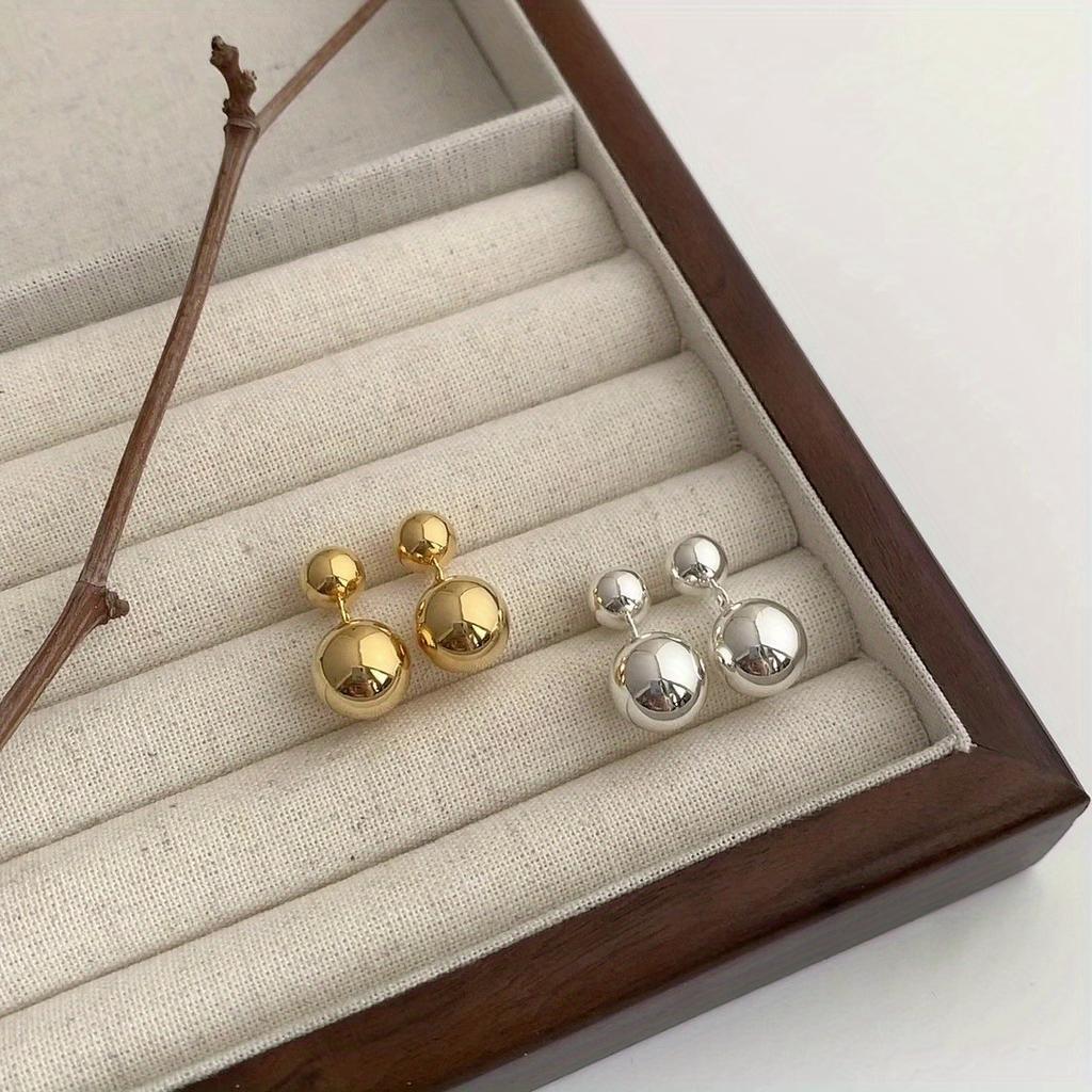 Fashionable Niche High-end Earrings, Cool Style Earrings, Women's Summer 2025 New Small Ball Personalized Earrings.