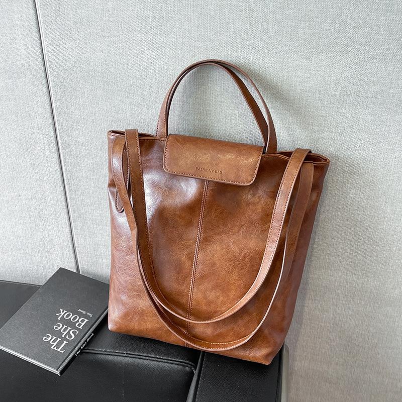 Large Capacity Leather Messenger Bag Messenger Bag Women's Bucket Bag Women's High-end Shoulder Bag Commuting To Work