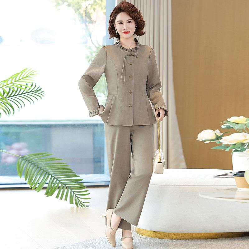 

Модный весенний костюм-двойка 2025 года: куртка и рубашка для женщин среднего возраста 4XL