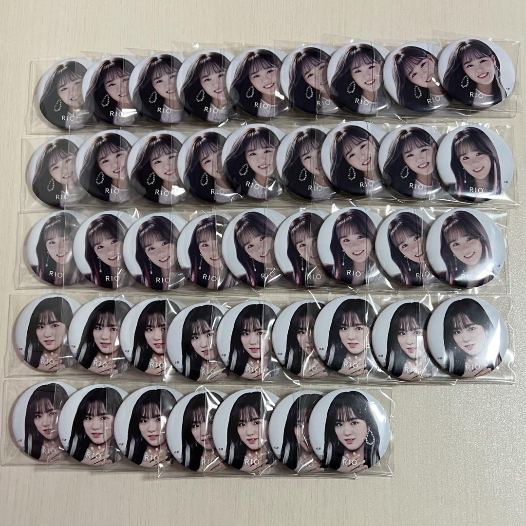 

[USED] NiziU Rio Can Badge Step and astep