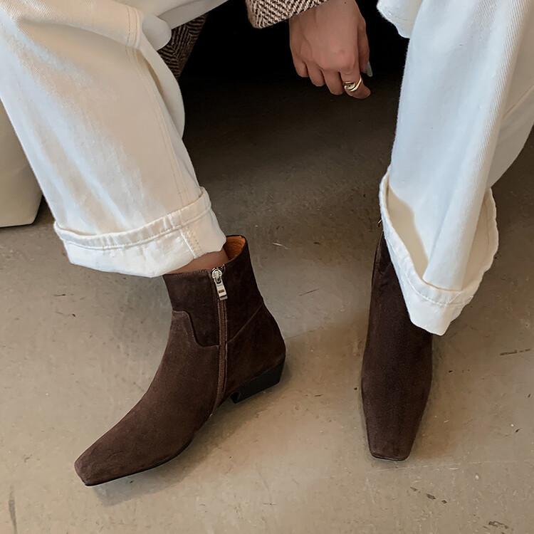 

Гигантские Узкие 2025 Осень и Зима Новые Кожаные Короткие Сапоги Женские Средний Каблук Удобные Сапоги на Боковой Молнии Кожа Флип Квадратный Носок и Голые Сапоги 39 светло-коричневого