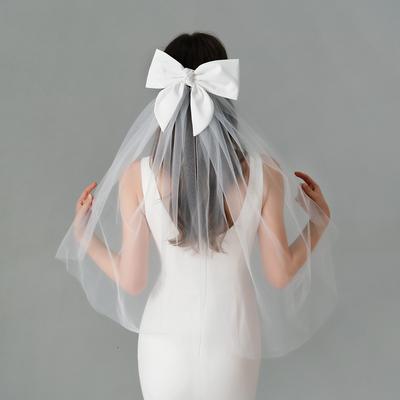 Doppellagiger Netz-Tüll Einfarbige Kurze Hochzeits-Schleier für Damen mit Clip Bandkante Mittlerer Wasserfall Braut Kopfschmuck Party