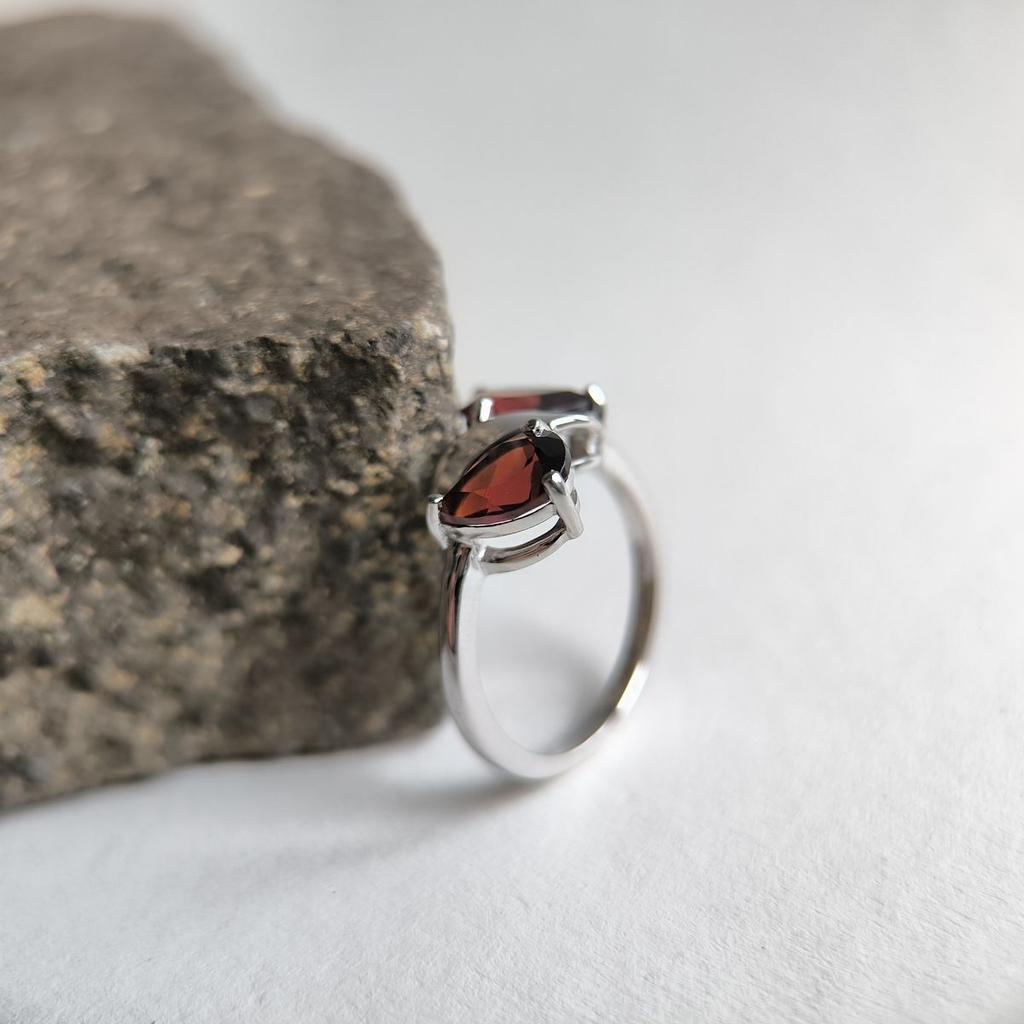 Silver Ring with Natural Garnet, Product Weight 2.96 G (2181903)