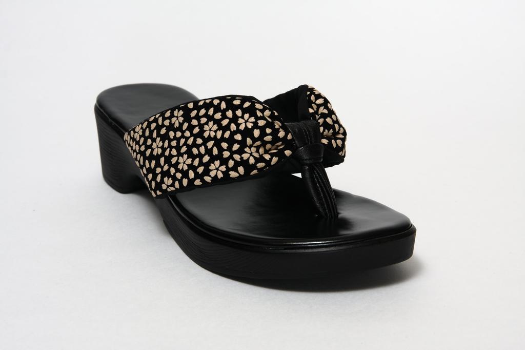 Blossom Pattern Japanese Made in Inden Perfect for Everyday Wear and Yukata [Hasegawa Co., Ltd.] "Cherry Sandals" Japan, Beige, Medium, Style,