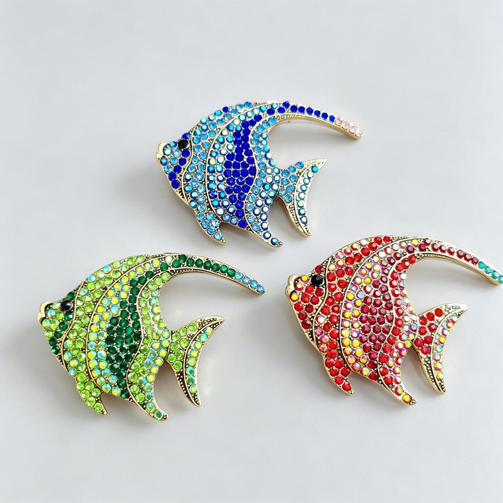Elegant European Rhinestone Fish Brooch: High-End Alloy Animal Pin for Scarves