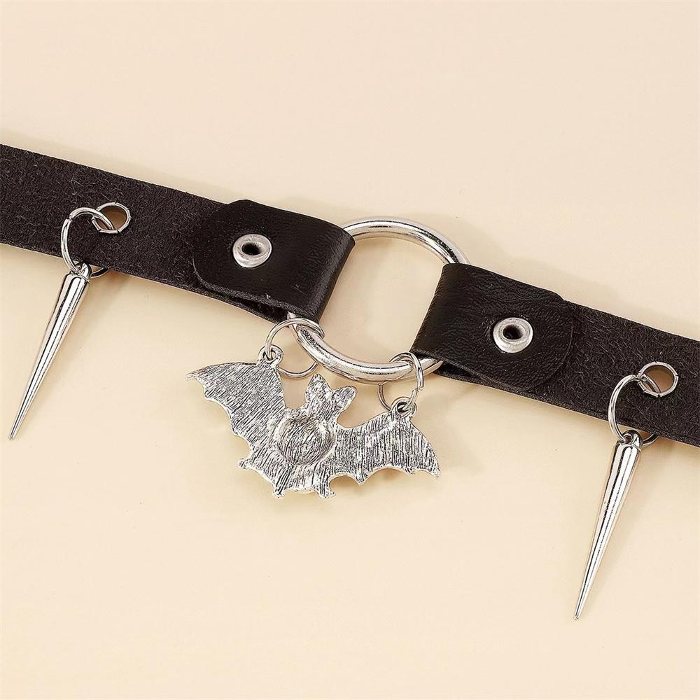 Halloween PU Leather Spike Bat Choker Necklace For Women Collar Gothic Punk Black Strap Cosplay Chocker Necklace Pendant Accesso