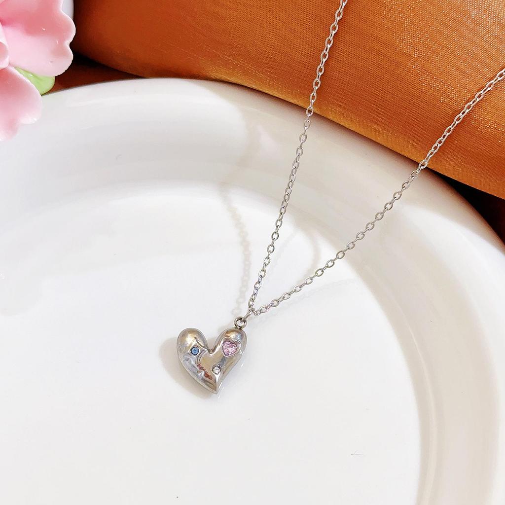 Women's Colorful Titanium Steel Heart Necklace - Non-Fading, Versatile European & American Fashion Clavicle Chain