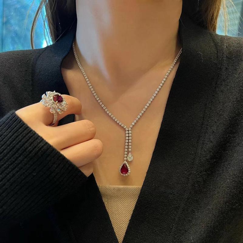 Elegant Versatile Ruby Necklace for Women - Pomegranate Red Clavicle Chain, Light Luxury Accessory