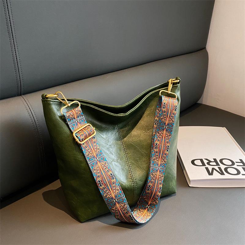 Women's Large Capacity Crossbody Bag - 2023 Spring/Summer Retro Wide Strap Bucket Bag with High-Quality Texture