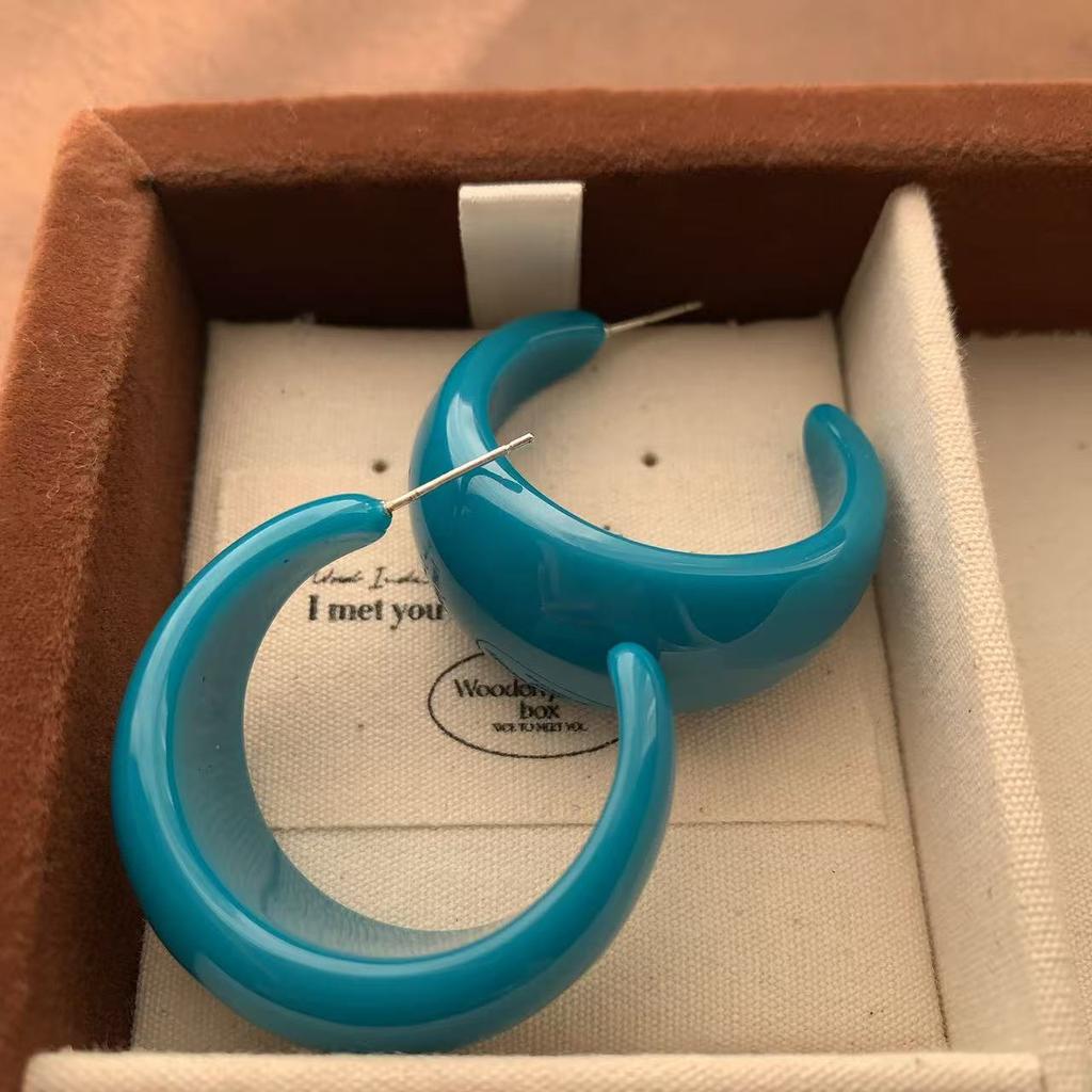 Retro color large C-shaped resin earrings, earrings, simple temperament, daily high-end fashion personality C-ring earrings, versatile