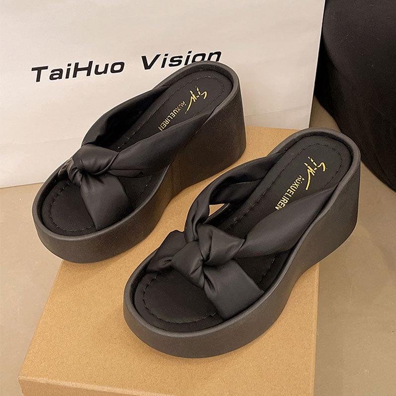 

Black high-heeled slippers women s summer wear 2025 new thick bottom with skirt beautiful fashion Internet celebrity slope and cool slippers 35 чорний