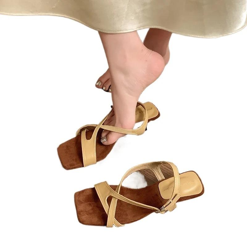 

2025 Vintage Line with Flat Sandals Design Sense Open Toe Slippers Casual Holiday Beach Shoes Light Single Shoes Luxury Sandals 35 жовтий