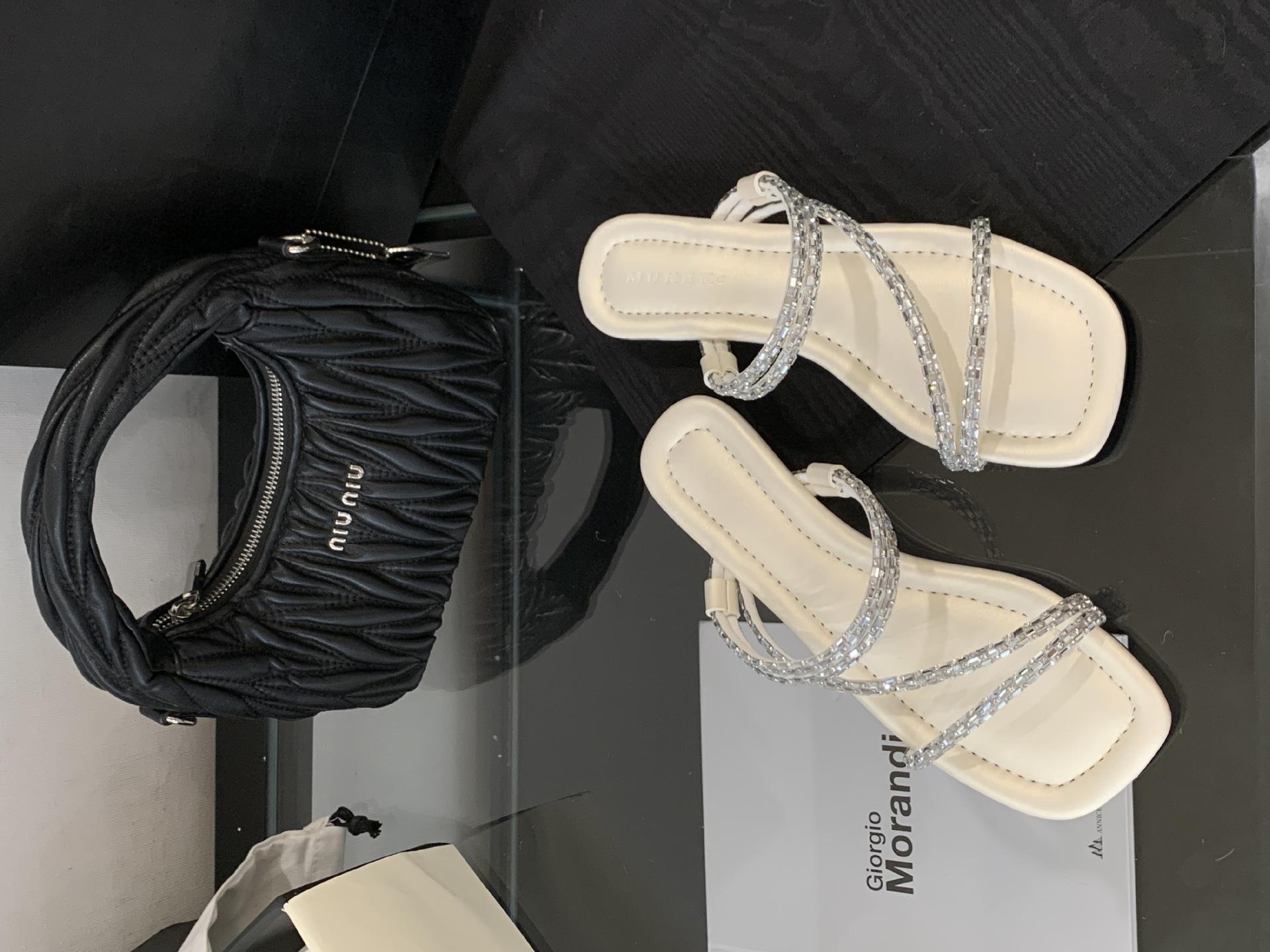 

Темпераментный каблук-танкетка французские маленькие крутые тапочки туфельки феи 2025 новая летняя мода два способа носки сандалии со стразами и ремешком 39