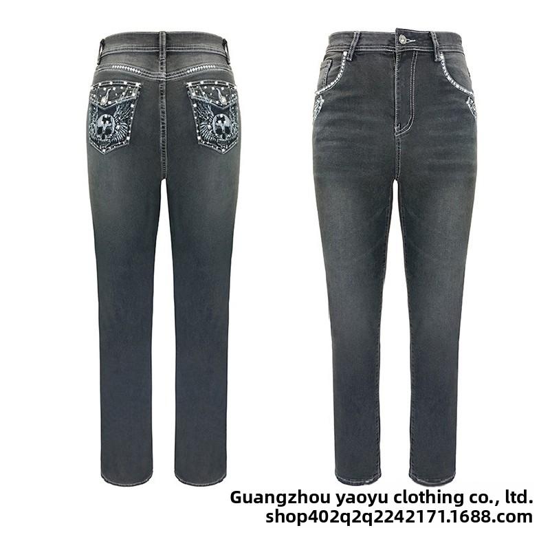 Damenjeans mit Streetstyle-Strasssteinen, dehnbar, schmal geschnitten, besticktes Totenkopf-Design, gerade Hosenbeine