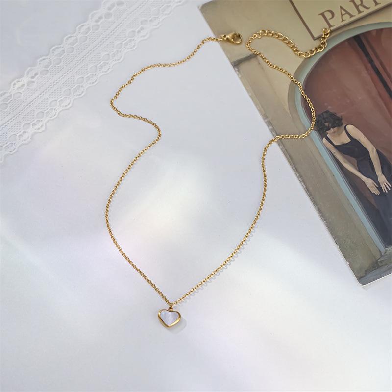 Stylish Heart-Shaped Titanium Steel Shell Necklace for Women - Trendy Collarbone Chain Accessory