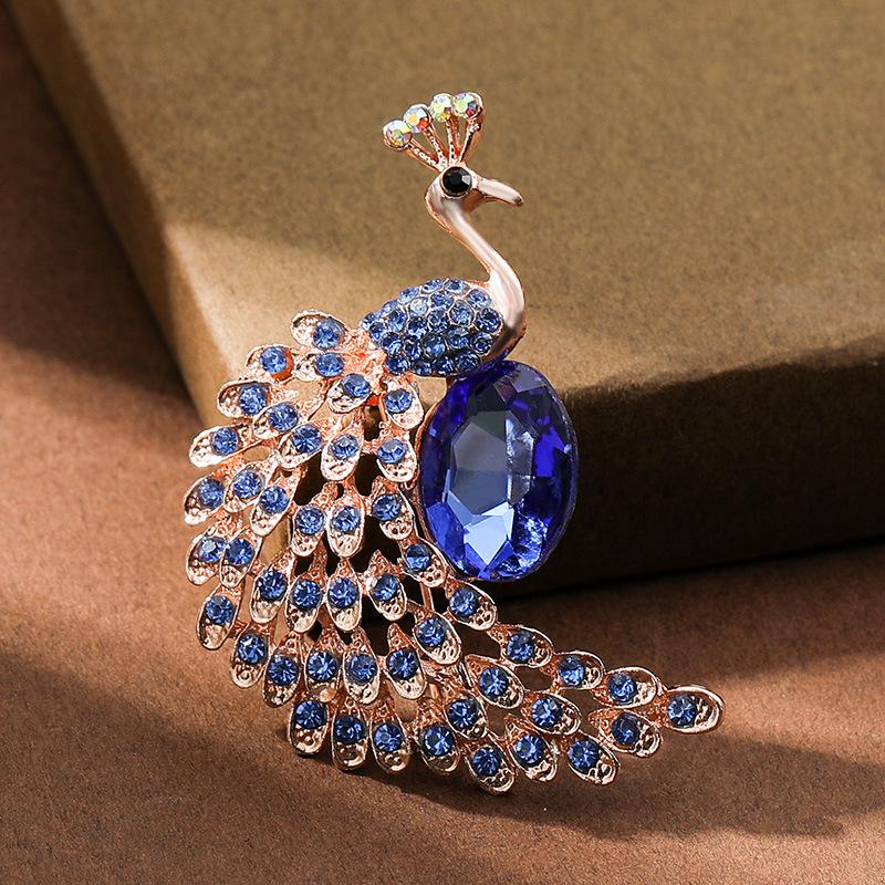 Elegant High-End Peacock Crystal Brooch for Women – Perfect for Cardigans, Jackets, Shawls, and As a Stylish Corsage Pin.