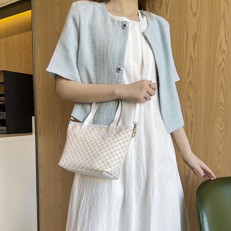 Women's bag spring and summer new shoulder bag bucket bag polka dot printing portable messenger bag one piece