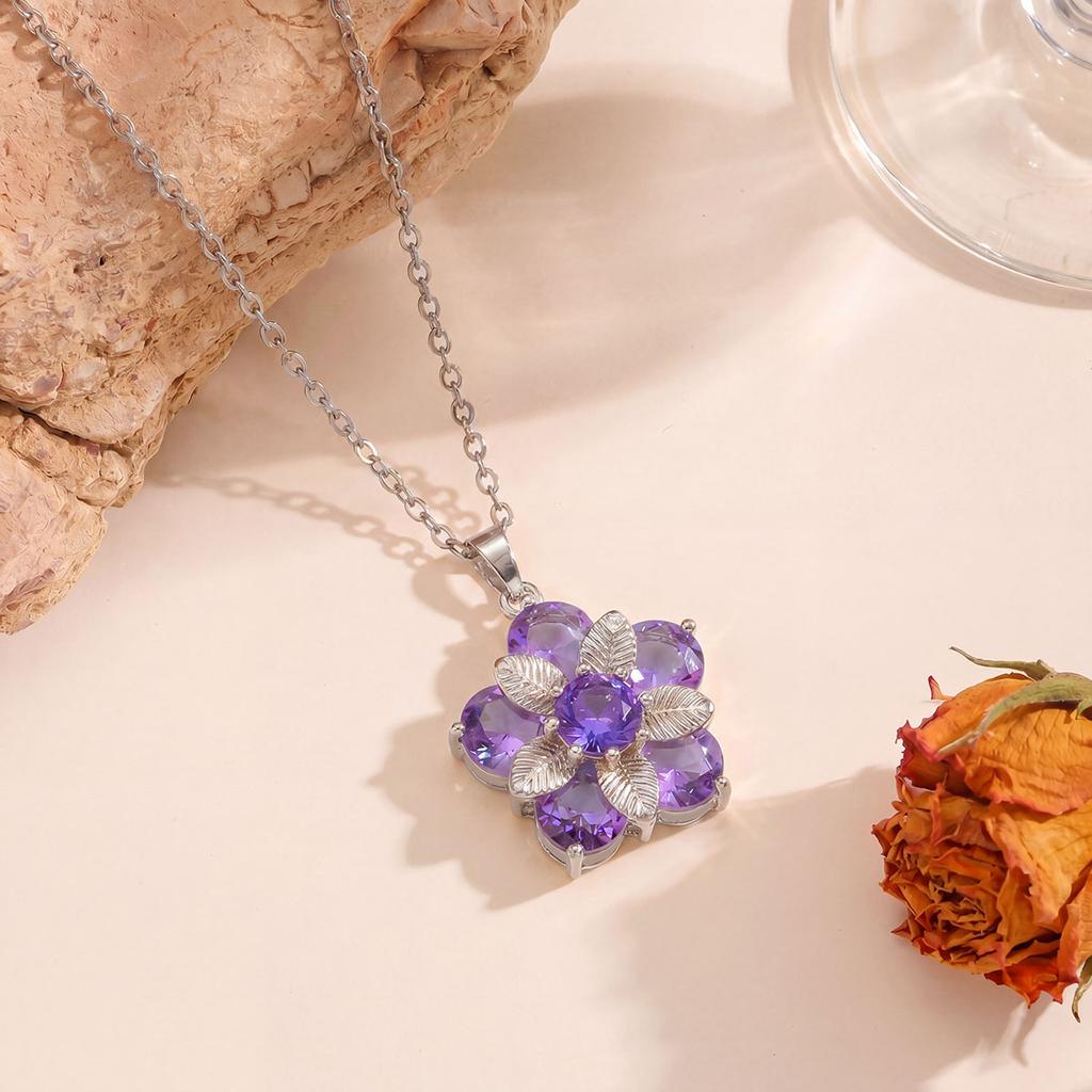 Fashion Flower Necklace Accessory - Women's Small-Scale Luxury Design - Elegant Lockbone Chain