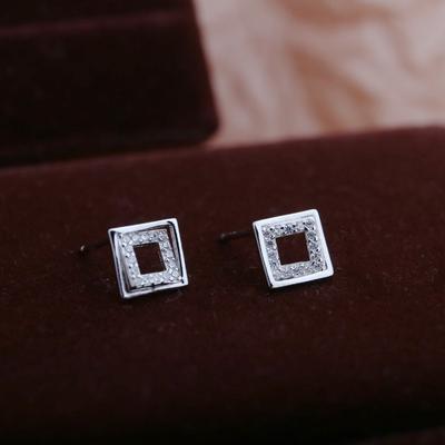 Diamantové štvorcové geometrické náušnice pre ženy v jednoduchom a studenom štýle Malé nádherné, módne a všestranné náušnice